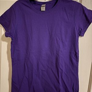 Gildan Women’s Purple Crewneck Short Sleeve Tee